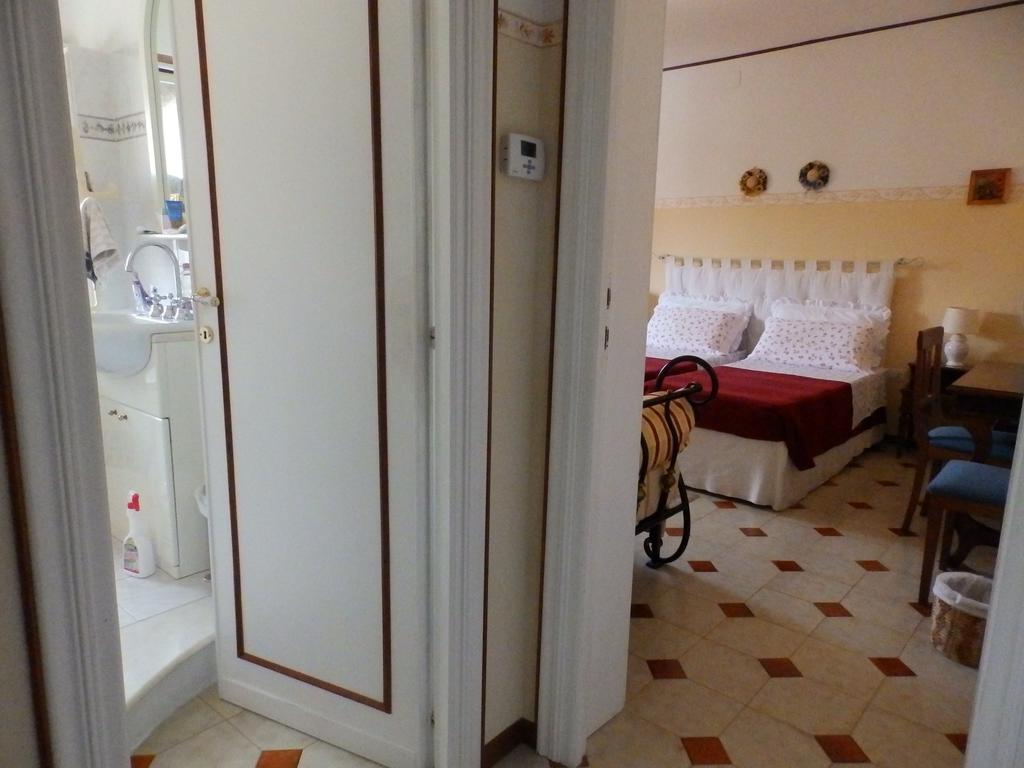 Ploaghe Sa Chessa B&B الغرفة الصورة